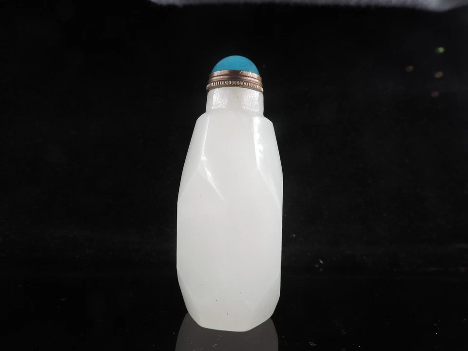 Botella de tabaco china tallada a mano maravilloso patrón blanco de vidrio de Pekín Foto 1 de 4