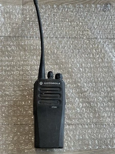 Radio portatile Motorola CP200D VHF - così com'è - senza restituzioni - non testata - Foto 1 di 7