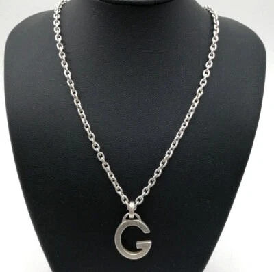 Collar colgante de plata de ley 925 con logotipo GUCCI G Foto 1 de 4