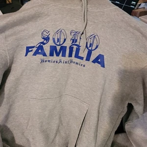 solo famila hoodie homies aint homies - Bild 1 von 4
