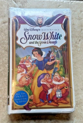 Walt Disney’s Masterpiece Collection Snow White And The Seven Dwarfs (VHS,...NEW - Image 1 of 3
