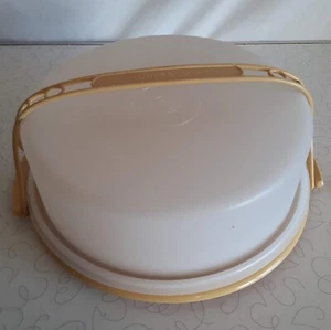 Tupperware Pie or Single Layer Cake Carrier with Lid & Handle Harvest Gold - Picture 1 of 3