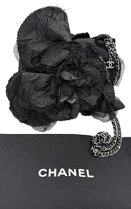 Bolso de hombro Chanel satinado camelia - Imagen 1 de 14