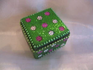 SPARKLING GREEN w/FLOWERS JEWELRY KEEPSAKE BOX INDIA - Picture 1 of 1