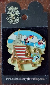 Pin de Disney 2005 Mickey and Minnie jugando en la playa, pinpics 39595, sin usar - Imagen 1 de 3