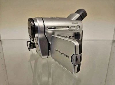 Sony CCD-TRV438E Handycam - Image 1 of 4