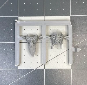 40K Chaos Space Marine Torso auf Anguss Fahrzeug Bits Kettenhemd Coif GW Bits AT25 - Bild 1 von 2