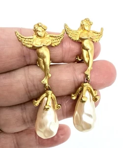 Pendientes colgantes largos KARL LAGERFELD Cupido ángel imitación perlas joyería vintage - Imagen 1 de 9