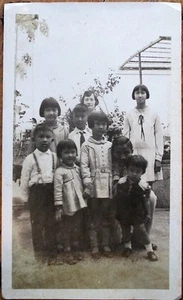 Fotografía de retrato de la década de 1920 de la familia china/china - 9 personas - Imagen 1 de 1