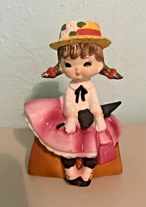 FIGURA NIÑA ZURDA VINTAGE RETRO JAPÓN, KW 1178, SENTADA EN MALETA - Imagen 1 de 5