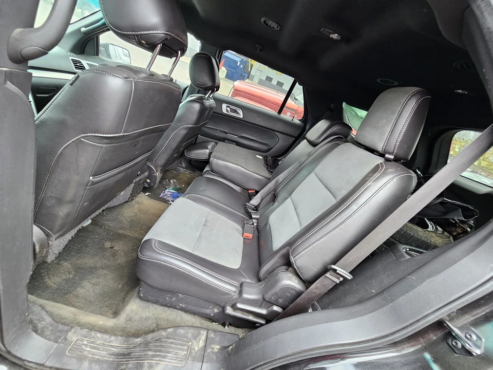 Regulador de ventana de puerta trasera izquierda usado se adapta a: Ford Explorer 2015 sin motor Foto 1 de 4