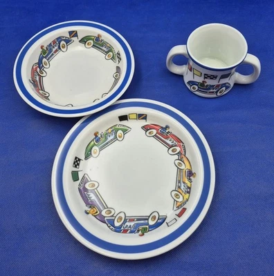 Conjunto de mesa infantil vintage Tiffany carros de corrida prato tigela copo Japão 2002 Tiffany & Co - Imagem 1 de 4