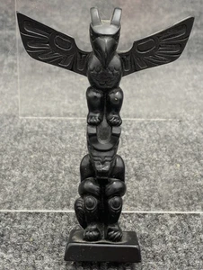 BOMA Kanada handgefertigte Totempfahl Statue schwarz Harz Skulptur 4" indigene Ar - Bild 1 von 9