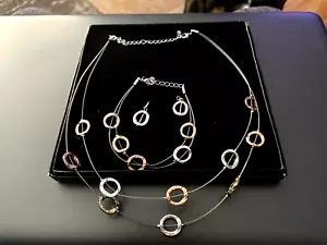 AVON " 3 piece necklace, bracelet and earrings-silver - Picture 1 of 6