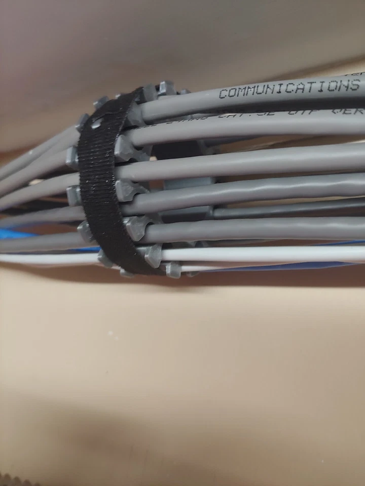 16 Cable Ethernet Comb/Organizer CAT 6/6A 8MM OD - Image 1 of 4