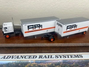 CALIF MOTOR EXP - FREIGHTLINER SEMI TRACTOR & 2 WEDGE TRAILERS HO Scale RTR NEW - Picture 1 of 10