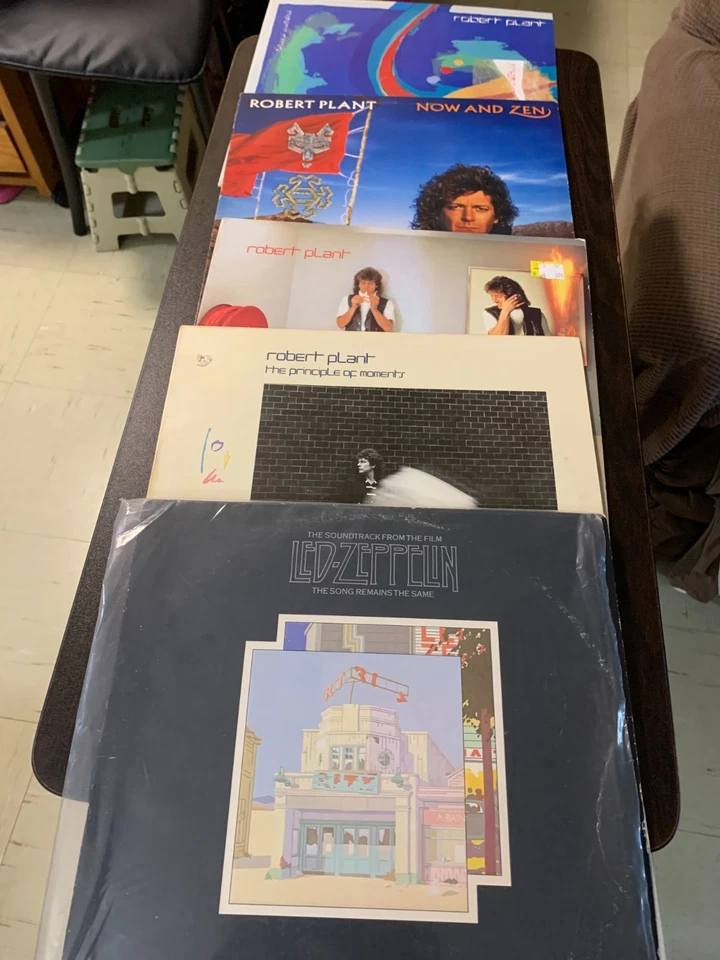 Robert Plant Lot 5 Pictures at Eleven vinyl LP - Image 1 of 1