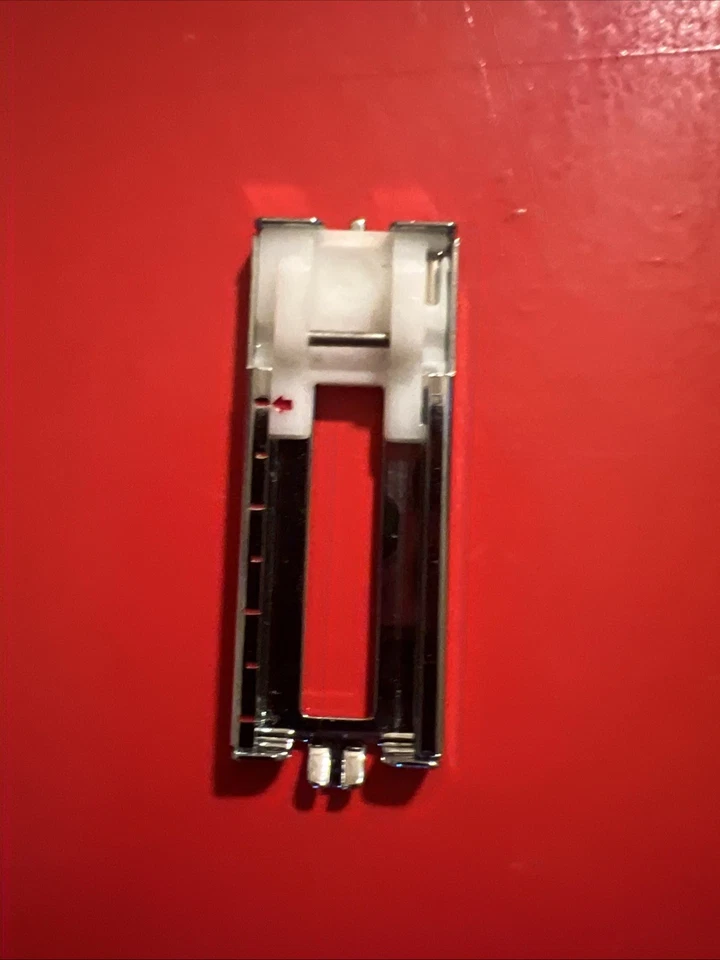 Pfaff  1530 Sewing Machine Buttonhole Foot (5) OEM # 98-694882-00 - Image 1 of 1