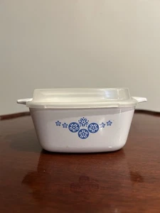 Corningware Rare Pattern American Oil Star Snowflake Casserole with Plastic Lid - Picture 1 of 6