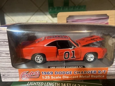 Cooter's Garage autografato scala 1:25 pressofuso 1969 Dodge Charger General Lee - Immagine 1 di 4