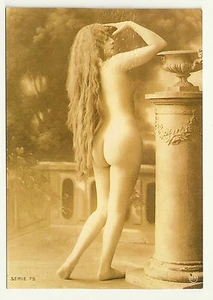Yvonne Vollakt Postkarte von hinten stehend Reproduktion (E-5) - Bild 1 von 2