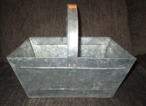 Galvanized Metal Container~12.25" x 8 5/8" x 5 1/8"~Handle~Pre-Owned - Picture 1 of 15