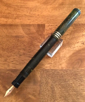 PARKER JADE GREEN LADY DUOFOLD FOUNTAIN PEN 3 THIN BANDS 14K GOLD NIB USA VTG - Image 1 of 4