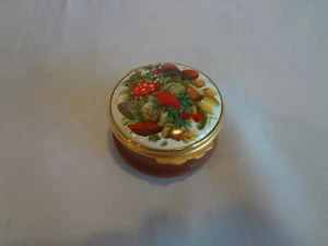 Halcyon Days Enamel Box with Hinged Lid - Autumn Design - Squirrel Leaves Nuts - Picture 1 of 6