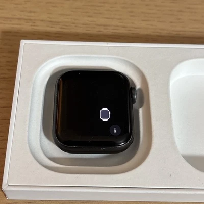 手表 SE(第 2 代,GPS)铝 40 毫米 — 第 1/4 张图片