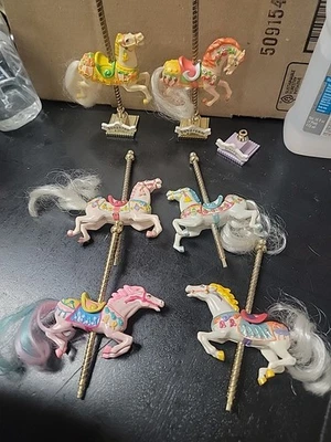 老式火柴盒旋转木马马 (6) 和支架 (3) 替换零件 批量 — 第 1/4 张图片