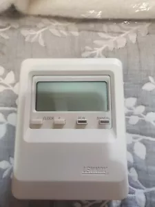 LENNOX Heatcraft Programmable Thermostat Heat Pump Furnace Innovator L211407CS - Picture 1 of 4