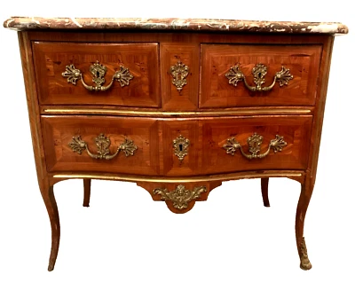 Commode sauteuse Louis XV a façade galbée XVIII siècle - Photo 1/4