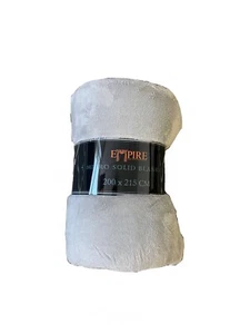 Luxurious Fleece Throw Blanket Super Soft  14 Solid Colors Queen King Full Size - Picture 1 of 11