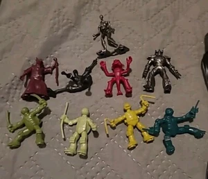 TMNT 9 posierte 2"" Minifiguren Teenage Mutant Ninja Schildkröten Neu Lose - Bild 1 von 1