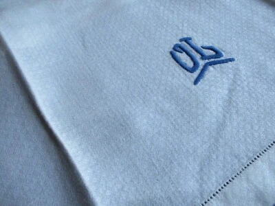Lot N°88 de 4 serviettes de table en damassé monogramme bleu OL  état d'usage  - Photo 1/4