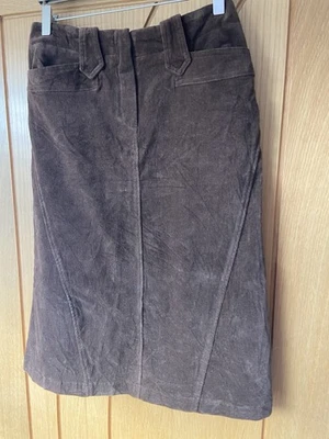 Falda de pana fina de ballena marrón chocolate Naf Naf 40 UK 12 años 90 vintage hada en muy buena condición Foto 1 de 4