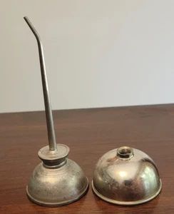 2 alte kleine Daumenöler Ölkanne (markenlos). Ein Auslauf fehlt - Bild 1 von 4
