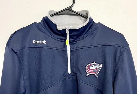 Reebok NHL Men’s Medium Columbus Blue Jackets 1/4 Zip Blue Pullover - Center Ice Cover