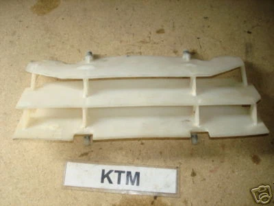1994 KTM300 MXC KTM 300 Radiator Grill - Imagem 1 de 1