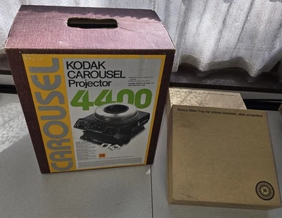 Vintage Kodak Carousel 4400 Slide Projector Working, 2 Trays & Zoom Lens  - Image 1 of 4