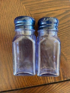 Vintage Light Blue Salt & Pepper Shakers Made In Taiwan - Picture 1 of 8