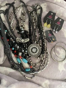 Paparazzi Costume Jewelry Lot of 13 Piece Earrings, Necklace, And Bangle - Picture 1 of 4