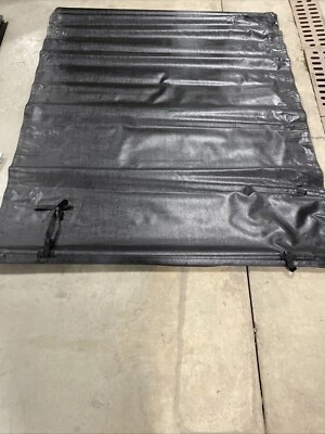 LUND 96073 Genesis сворачивающийся чехол для 04-18 Ford F-150, черный, крышка только - Изображение 1 из 4