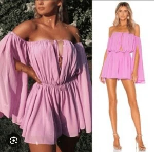 Tuta pagliaccetto corto Michael Costello x Revolve Mishka rosa - Foto 1 di 6