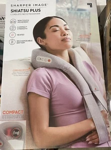 Masajeador Shiatsu Inalámbrico Cuello + Hombro Sharper Image Realtouch, Calefacción, Gris - Imagen 1 de 2