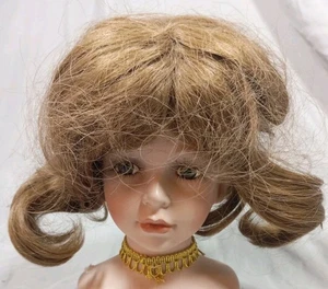  Vintage Puppe blonde Perücke mit Pastete Größe 12c - Bild 1 von 3