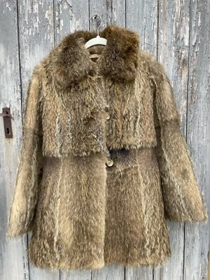 Abrigo de piel de rata almizclera (media longitud) Foto 1 de 4