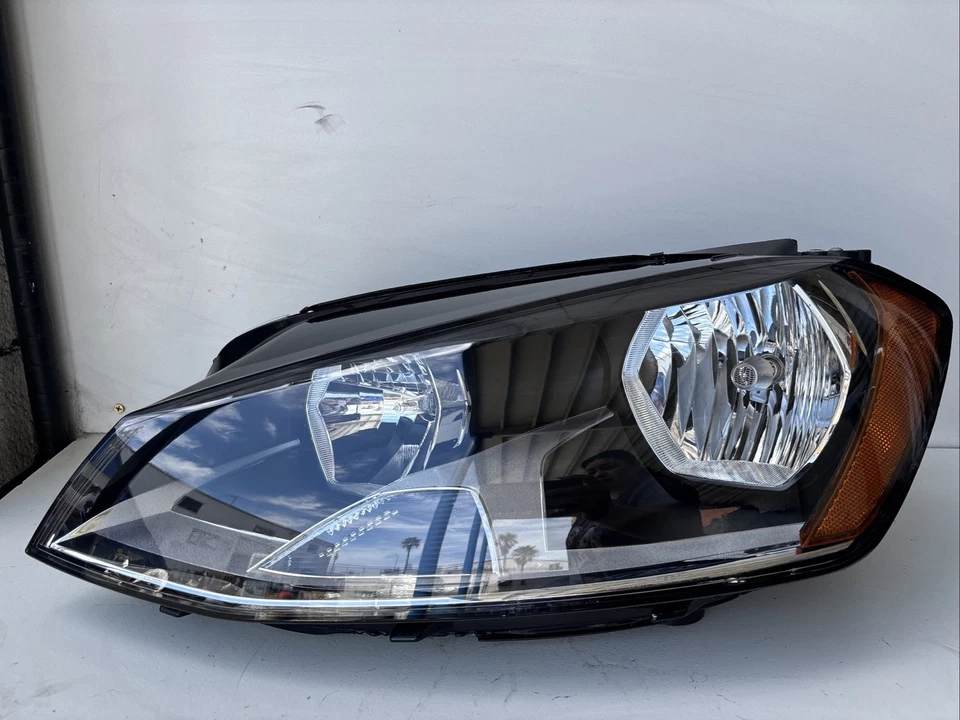 FARO IZQUIERDO VOLKSWAGEN GTI 2015-2017 LADO IZQUIERDO TAPA DE RECAMBIO USADO Foto 1 de 4