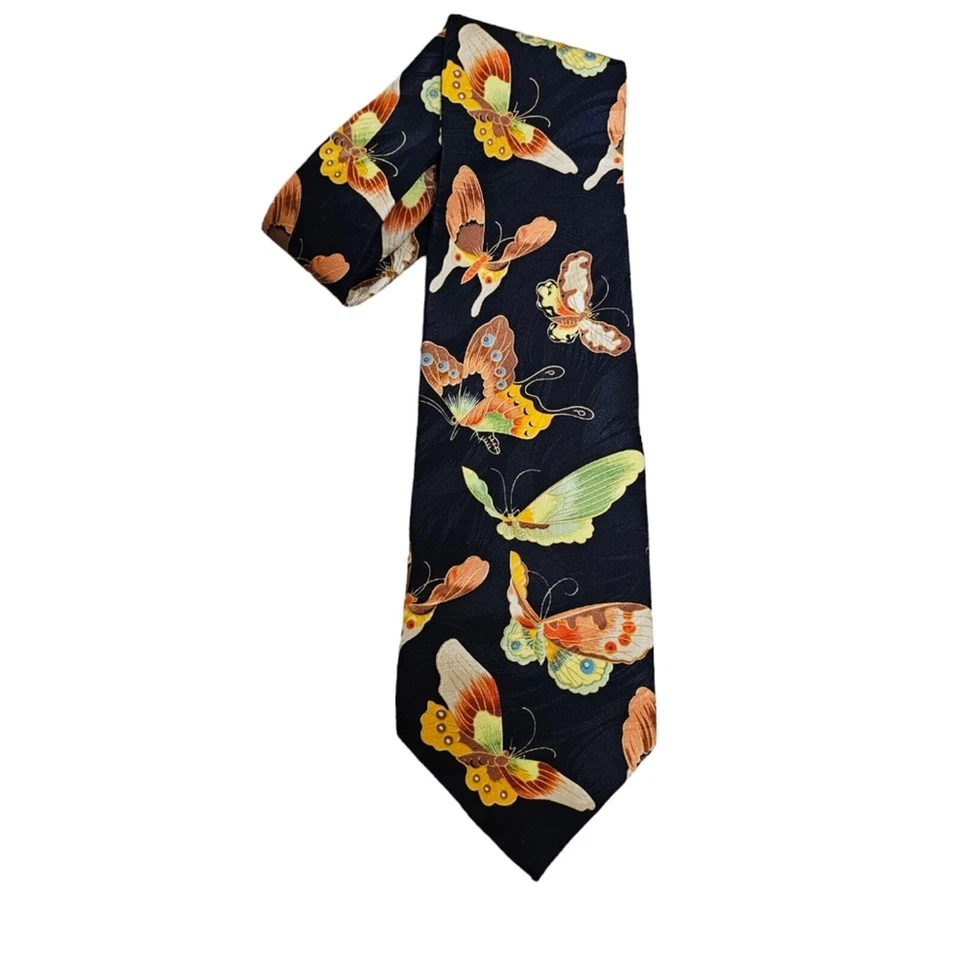 Галерея коллекции династии Мин бабочка галстук на Кристина Дезире США - Изображение 1 из 4