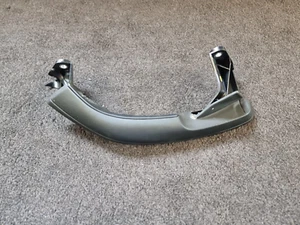 MCLAREN 720S 2017 - 2023 LADO IZQUIERDO INTERIOR PUERTA TARJETA MANIJA CUERO NEGRO - Imagen 1 de 5